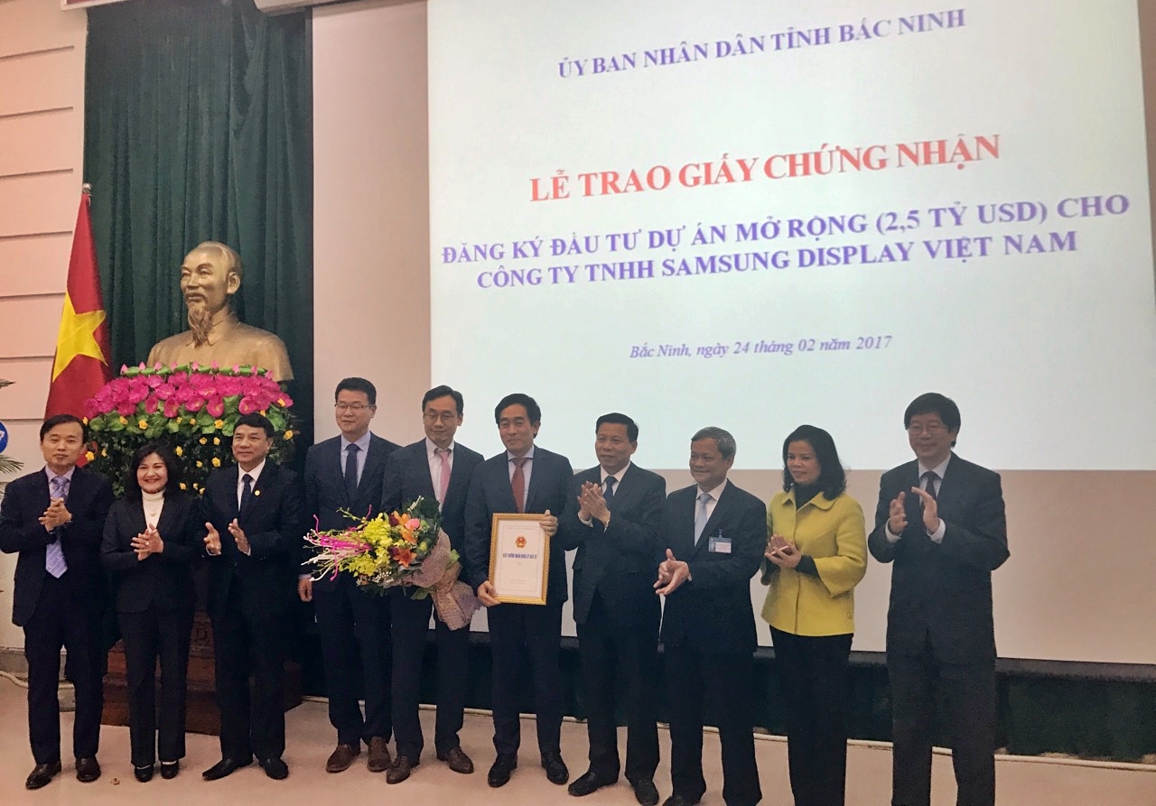 More than 2.5 billion USD was invested in Yen Phong Viglacera Industrial Park from Samsung